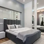 вулиця франка 28 центр 2 кімнати ізольовані кухня студія * Lviv
