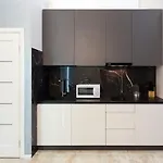 вулиця франка 28 центр 2 кімнати ізольовані кухня студія * Lviv