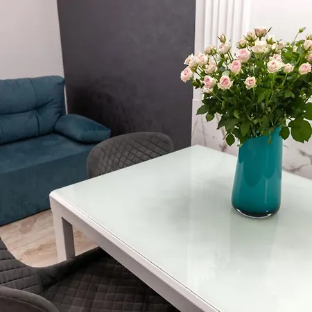 вулиця франка 28 центр 2 кімнати ізольовані кухня студія