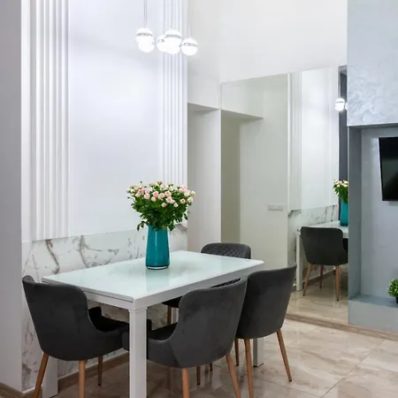 вулиця франка 28 центр 2 кімнати ізольовані кухня студія Apartmán *