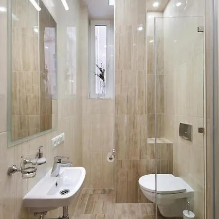 в центрі львова 2 кімнати ізольовані кухня студія *