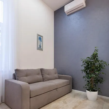 в центрі львова 2 кімнати ізольовані кухня студія Lviv