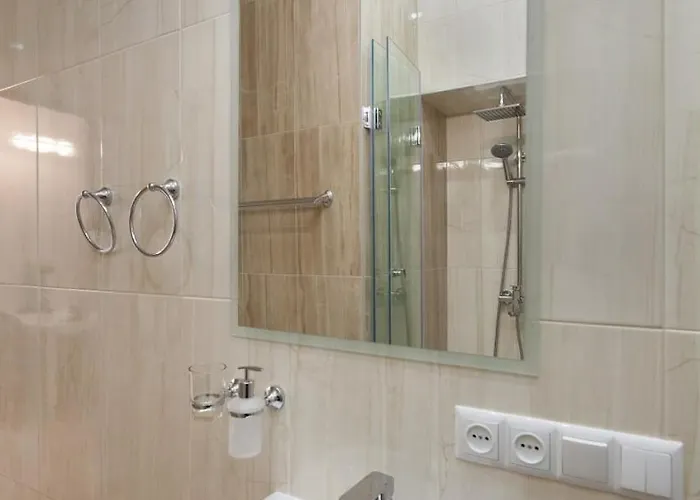 в центрі львова 2 кімнати ізольовані кухня студія *