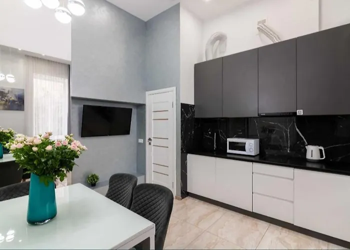 в центрі львова 2 кімнати ізольовані кухня студія إلفيف