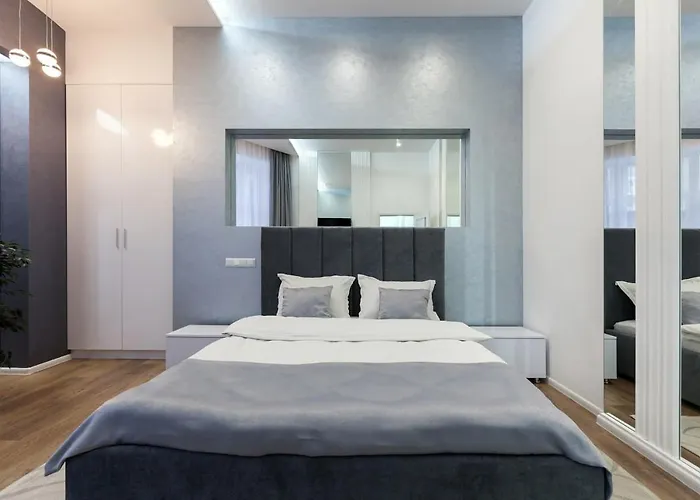 в центрі львова 2 кімнати ізольовані кухня студія