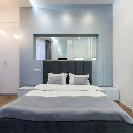 в центрі львова 2 кімнати ізольовані кухня студія