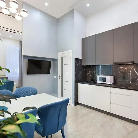 Appartement в центрі львова 2 кімнати ізольовані кухня студія